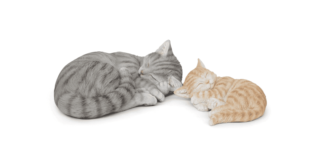 chats dormants en résine